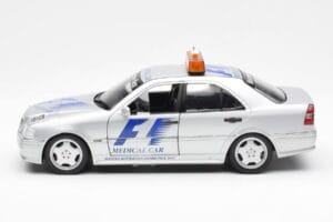 Mercedes C-Class W202 AMG Medical Car F1 1997 UT Models 1:18 26106 Metāls — attēls 3 no 6