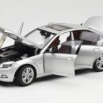 Mercedes C-Class W204 Avantgarde Sudrabs AUTOart 1:18 - image 2 of 8