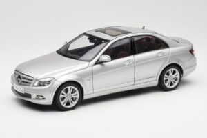 Mercedes C-Class W204 Avantgarde Sudrabs AUTOart 1:18