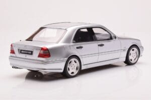 Mercedes C36 AMG W202 Sudrabs Otto 1:18 OT443 Sveķi — attēls 2 no 6