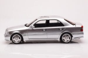 Mercedes C36 AMG W202 Sudrabs Otto 1:18 OT443 Sveķi — attēls 3 no 6