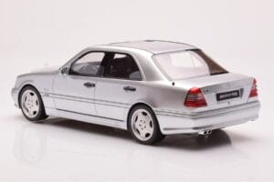 Mercedes C36 AMG W202 Sudrabs Otto 1:18 OT443 Sveķi — attēls 5 no 6
