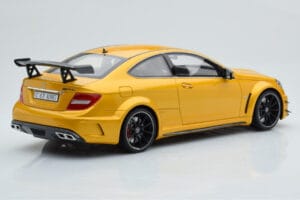 Mercedes C63 AMG W204 Black Series Zeltains GT Spirit 1:18 GT034 Sveķi — attēls 2 no 6