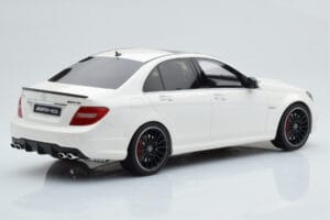 Mercedes C63 AMG W204 Balts GT Spirit 1:18 GT166 Sveķi — attēls 2 no 6