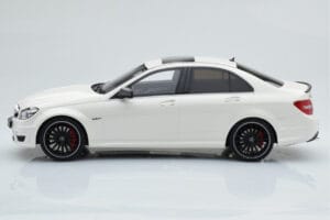 Mercedes C63 AMG W204 Balts GT Spirit 1:18 GT166 Sveķi — attēls 3 no 6