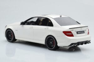 Mercedes C63 AMG W204 Balts GT Spirit 1:18 GT166 Sveķi — attēls 5 no 6