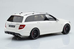 Mercedes C63 AMG S204 T-Model Balts GT Spirit 1:18 GT147 Sveķi — attēls 2 no 8