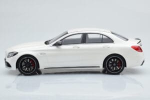 Mercedes C63S AMG W205 Balts GT Spirit 1:18 B66960370 Sveķi — attēls 3 no 6