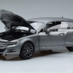 Mercedes CLS Shooting Brake X218 Alanite Pelēks Norev 1:18 - image 2 of 7