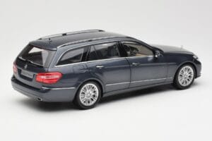 Mercedes E-Class S212 T-Model Tenorit Pelēks Metallic Minichamps 1:18 B66962447 Metāls — attēls 3 no 8