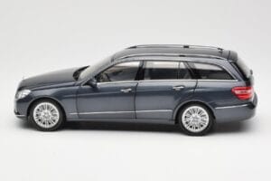 Mercedes E-Class S212 T-Model Tenorit Pelēks Metallic Minichamps 1:18 B66962447 Metāls — attēls 4 no 8