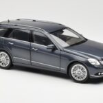 Mercedes E-Class S212 T-Model Tenorit Pelēks Metallic Minichamps 1:18 - image 6 of 8