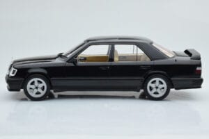 Mercedes E-Class W124 Tuning Melns MCG 1:18 MCG18341 Metāls — attēls 3 no 6