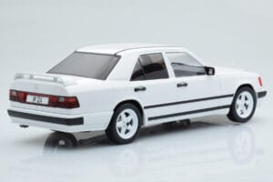 Mercedes E-Class W124 Tuning Balts MCG 1:18 MCG18343 Metāls — attēls 2 no 6