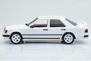 Mercedes E-Class W124 Tuning Balts MCG 1:18 MCG18343 Metāls — attēls 3 no 6