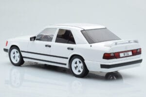 Mercedes E-Class W124 Tuning Balts MCG 1:18 MCG18343 Metāls — attēls 5 no 6