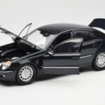 Mercedes E-Class W211 Zils Metallic Kyosho 1:18 - image 2 of 8