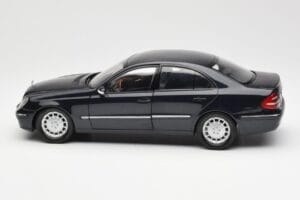 Mercedes E-Class W211 Zils Metallic Kyosho 1:18 B66962147 Metāls — attēls 4 no 8