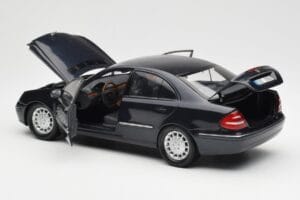 Mercedes E-Class W211 Zils Metallic Kyosho 1:18 B66962147 Metāls — attēls 5 no 8