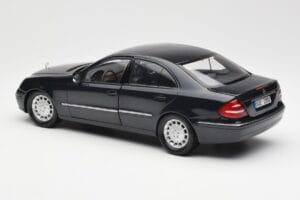 Mercedes E-Class W211 Zils Metallic Kyosho 1:18 B66962147 Metāls — attēls 7 no 8