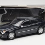 Mercedes E-Class W211 Zils Metallic Kyosho 1:18 - image 8 of 8
