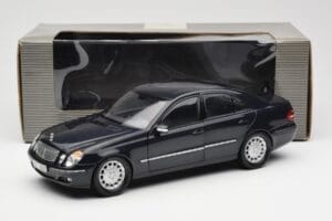Mercedes E-Class W211 Zils Metallic Kyosho 1:18 B66962147 Metāls — attēls 8 no 8