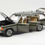 Mercedes 230T W123 T-Model Zaļš Metaliks Norev 1:18 - image 2 of 8