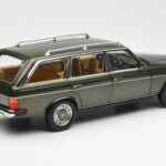 Mercedes 230T W123 T-Model Zaļš Metaliks Norev 1:18 - image 3 of 8