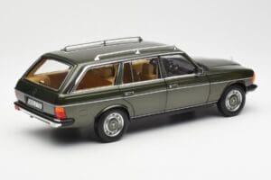 Mercedes 230T W123 T-Model Zaļš Metaliks Norev 1:18 183730 Metāls — attēls 3 no 8
