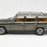 Mercedes 230T W123 T-Model Zaļš Metaliks Norev 1:18 - image 4 of 8
