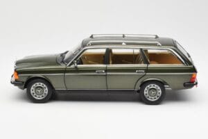 Mercedes 230T W123 T-Model Zaļš Metaliks Norev 1:18 183730 Metāls — attēls 4 no 8