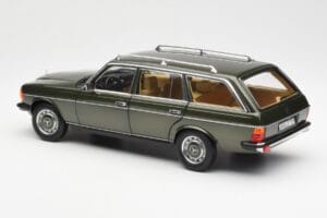 Mercedes 230T W123 T-Model Zaļš Metaliks Norev 1:18 183730 Metāls — attēls 7 no 8