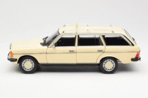 Mercedes 230T W123 T-Model Taksometrs Norev 1:18 183731 Metāls — attēls 4 no 8