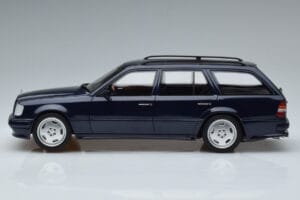 Mercedes E36 AMG S124 Zils Otto 1:18 OT753 Sveķi — attēls 3 no 6