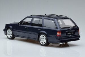 Mercedes E36 AMG S124 Zils Otto 1:18 OT753 Sveķi — attēls 5 no 6