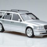 Mercedes E36 AMG S124 Sudrabs Otto 1:18 OT889 Sveķi - image 4 of 6