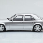 Mercedes E500 W124 Sudrabs Otto 1:18 - image 3 of 6