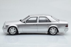Mercedes E500 W124 Sudrabs Otto 1:18 OT623 Sveķi — attēls 3 no 6