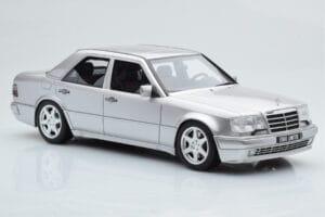 Mercedes E500 W124 Sudrabs Otto 1:18 OT623 Sveķi — attēls 4 no 6