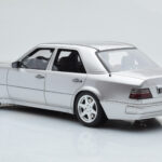 Mercedes E500 W124 Sudrabs Otto 1:18 - image 5 of 6