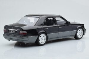 Mercedes E60 AMG W124 Melns Otto 1:18 OT131 Sveķi — attēls 2 no 6