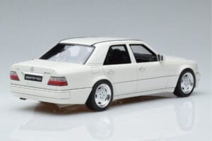 Mercedes E60 AMG W124 Balts Otto 1:18 B66040640 Sveķi — attēls 2 no 6