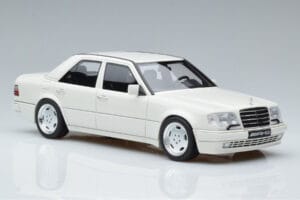Mercedes E60 AMG W124 Balts Otto 1:18 B66040640 Sveķi — attēls 4 no 6