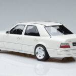 Mercedes E60 AMG W124 Balts Otto 1:18 - image 5 of 6