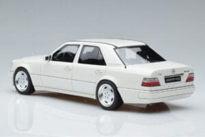 Mercedes E60 AMG W124 Balts Otto 1:18 B66040640 Sveķi — attēls 5 no 6