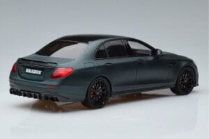 Mercedes E63 AMG Brabus 800 W213 Zaļš GT Spirit 1:18 GT208 Sveķi — attēls 2 no 6