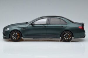 Mercedes E63 AMG Brabus 800 W213 Zaļš GT Spirit 1:18 GT208 Sveķi — attēls 3 no 6