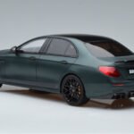 Mercedes E63 AMG Brabus 800 W213 Zaļš GT Spirit 1:18 - image 5 of 6