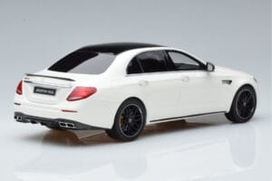 Mercedes AMG E63 S W213 Balts GT Spirit 1:18 B66965711 Sveķi — attēls 2 no 6