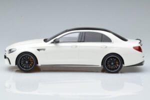 Mercedes AMG E63 S W213 Balts GT Spirit 1:18 B66965711 Sveķi — attēls 3 no 6